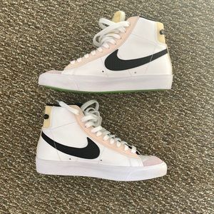 Nike Blazers Mid 77